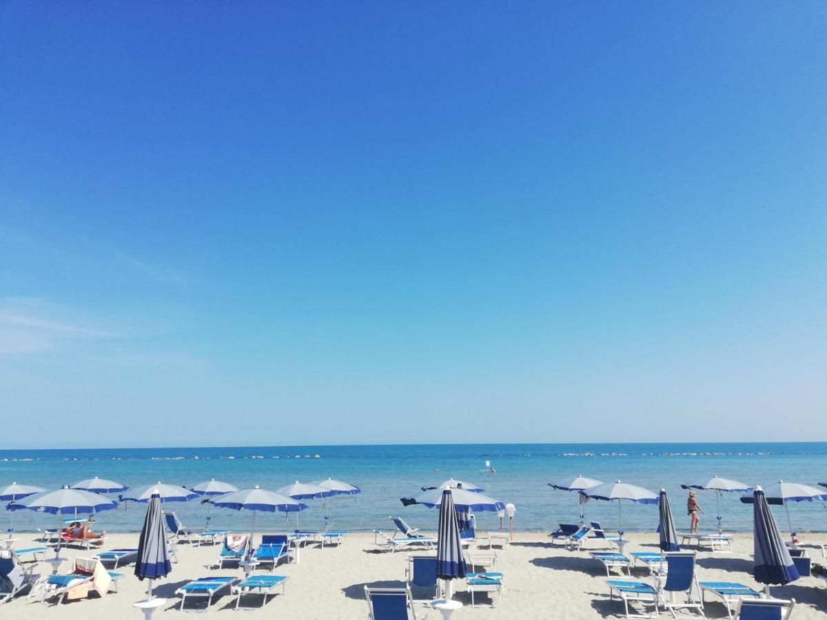 Ferienwohnung Attico Fronte Mare Martinsicuro Exterior foto
