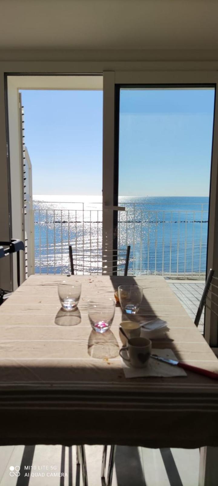 Ferienwohnung Attico Fronte Mare Martinsicuro Exterior foto
