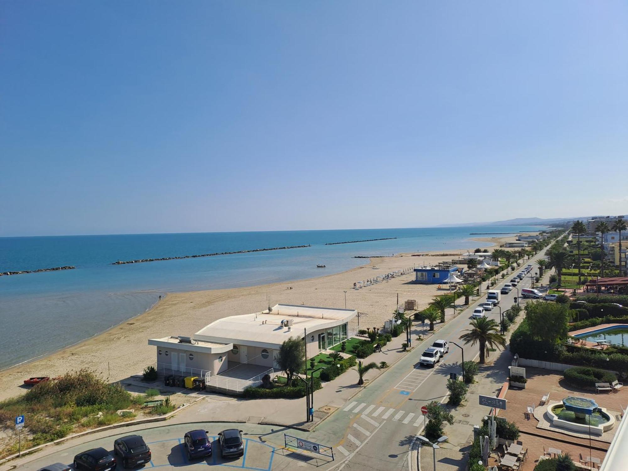 Ferienwohnung Attico Fronte Mare Martinsicuro Exterior foto