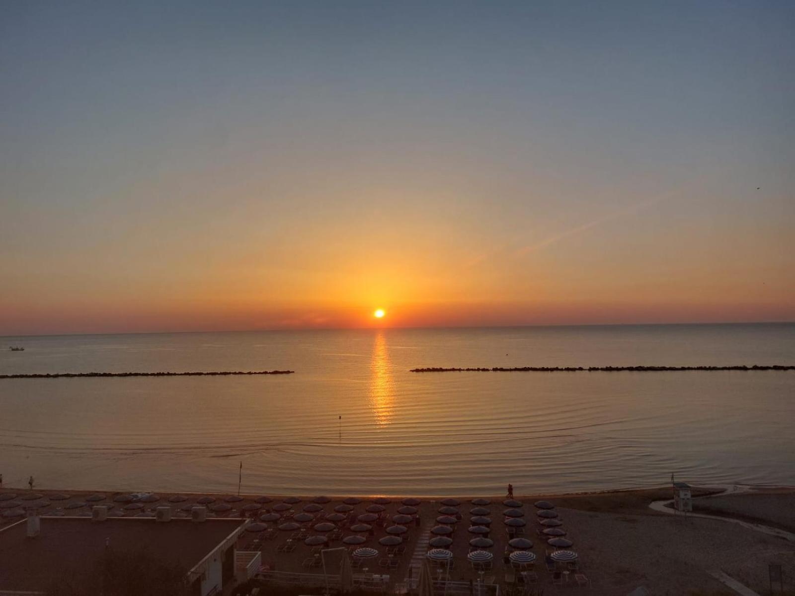 Ferienwohnung Attico Fronte Mare Martinsicuro Exterior foto