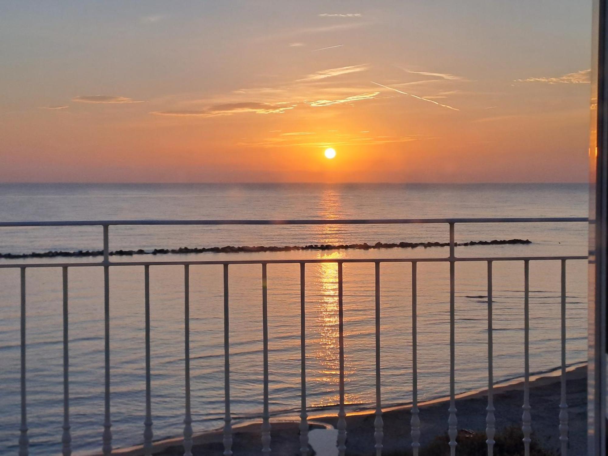 Ferienwohnung Attico Fronte Mare Martinsicuro Exterior foto