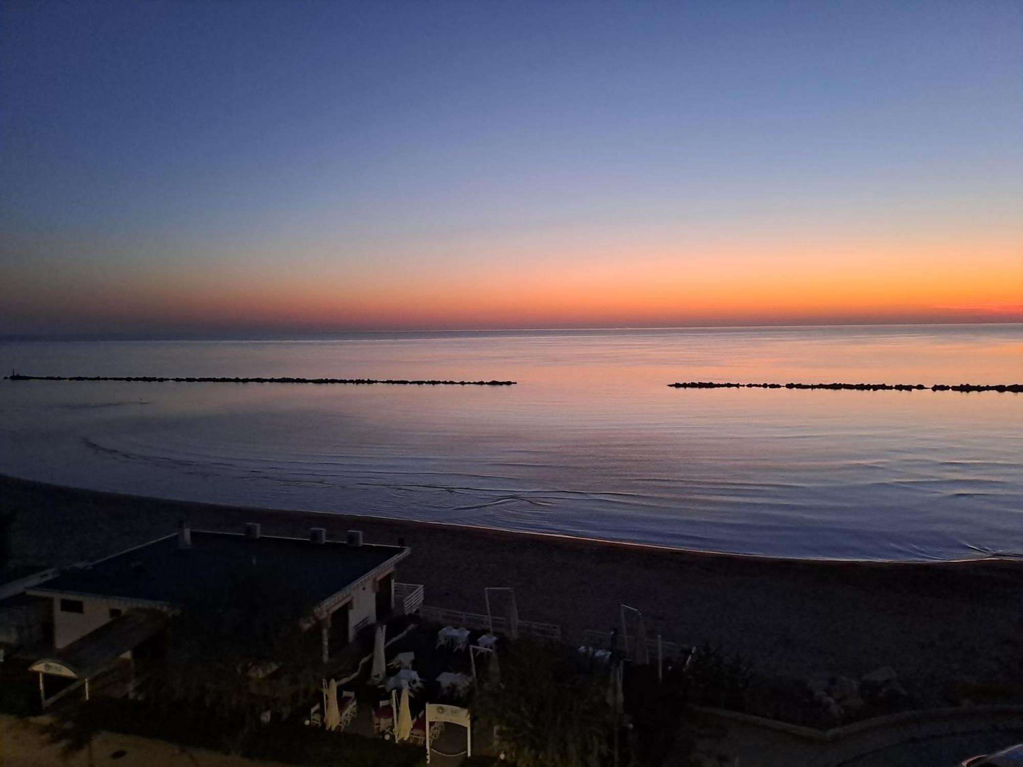 Ferienwohnung Attico Fronte Mare Martinsicuro Exterior foto