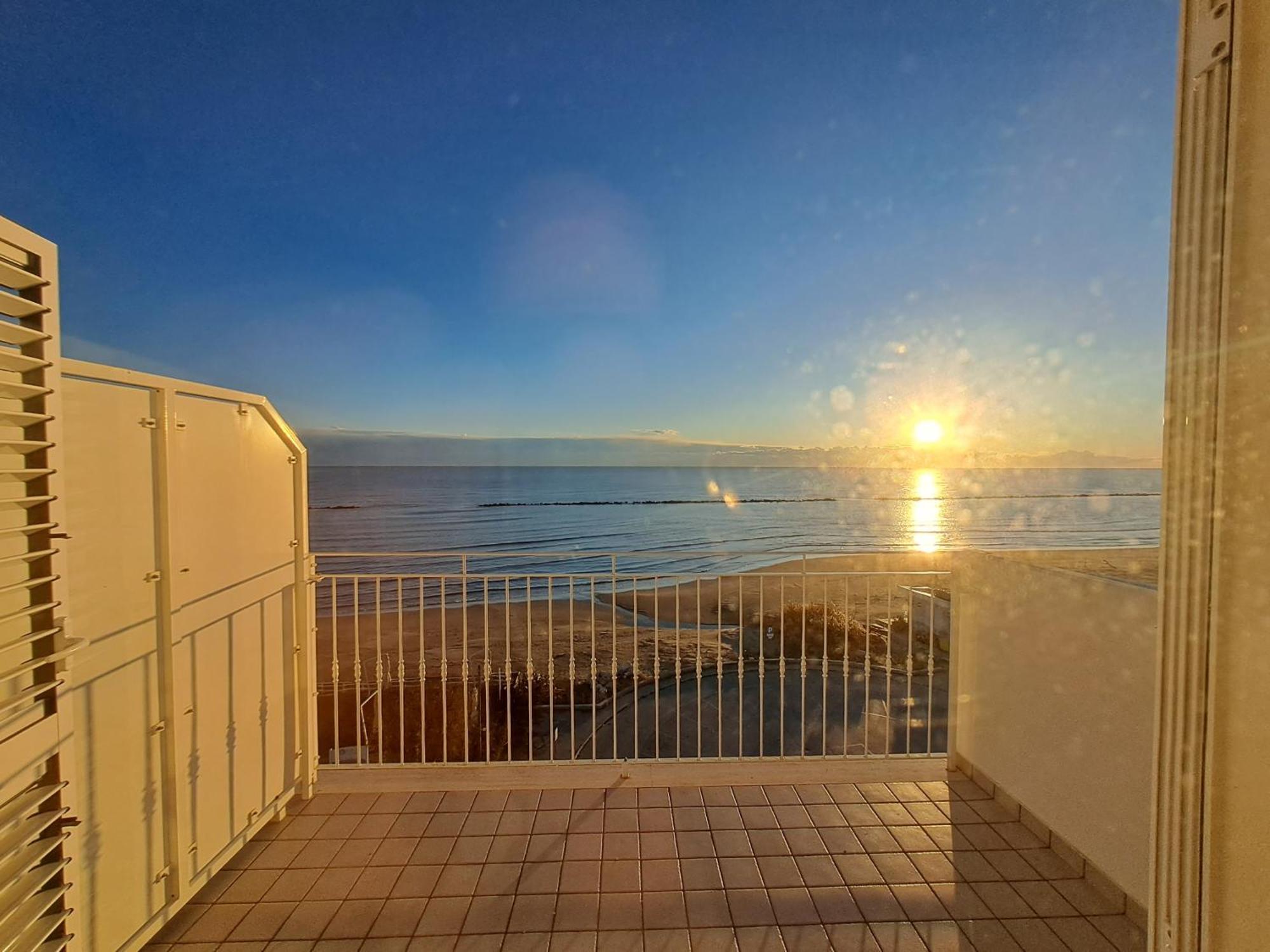Ferienwohnung Attico Fronte Mare Martinsicuro Exterior foto